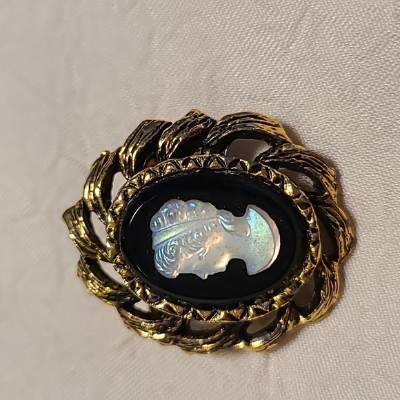 Jewelry - MOTHER OF PEARL CAMEO Brooch